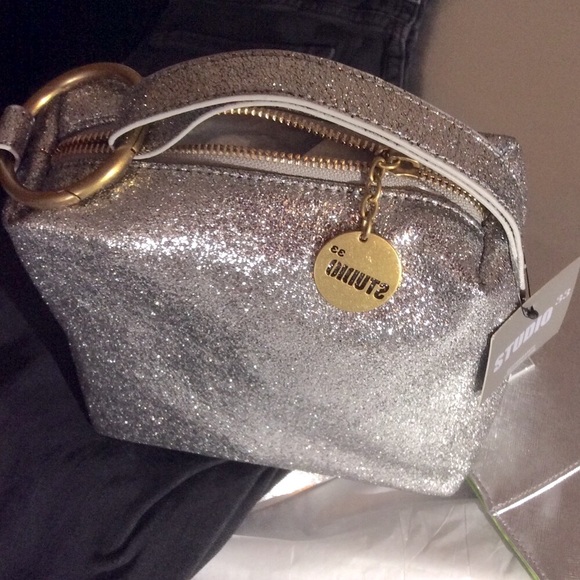 Studio 33 wristlet purse NWT silver - Picture 2 of 8
